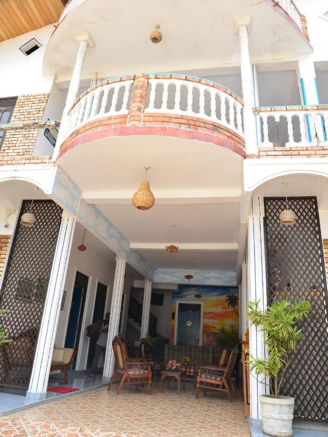 Hotel Happy Tuna Hikkaduwa Exterior photo